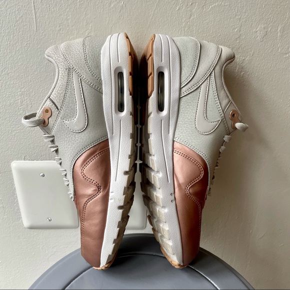 EUC women’s Nike Air Max 1 Ultra SE tan & copper toe! Size 8 - Picture 6 of 9
